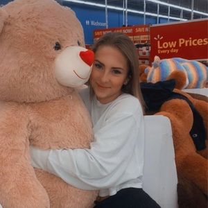 Meet your Posher, Avery